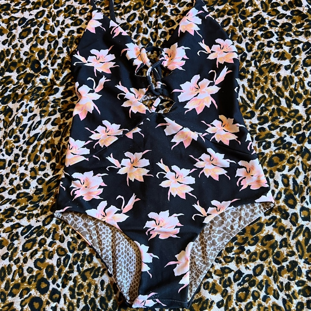 Acacia reversible one piece kini🩷